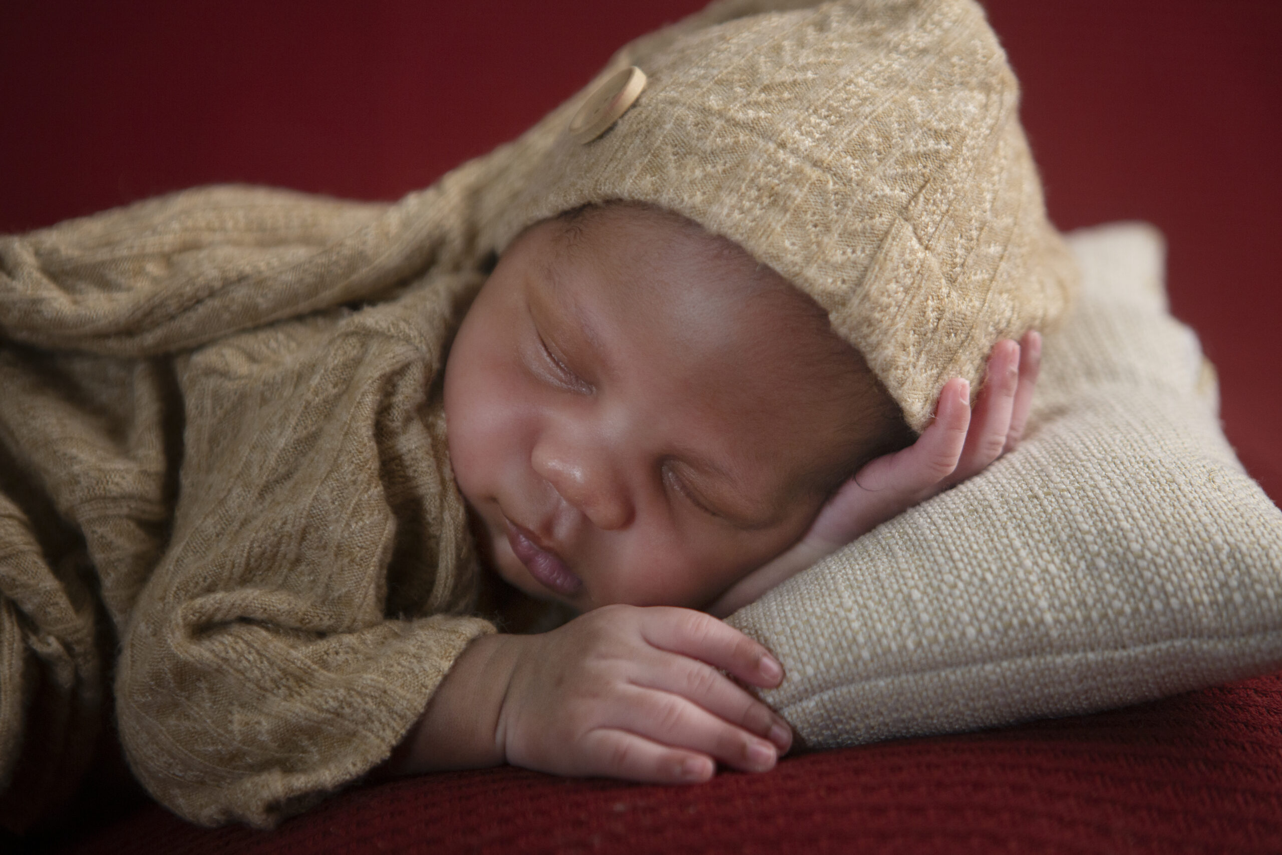 Newborn photography in Midrand by Light Affair Photography. Discover our creative sessions and packages.