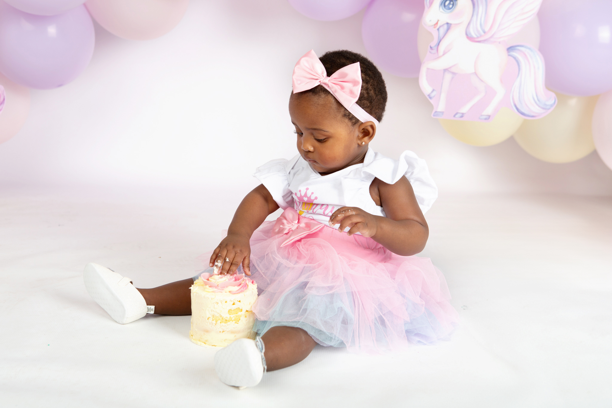 Unicorn_Cake_Smash_Photoshoot_session_With_Light_Affair_Photography_Photographer_In_Midrand_Fourways_and_Sandton